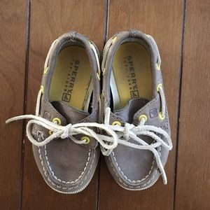 Sperry topsider boat shoes